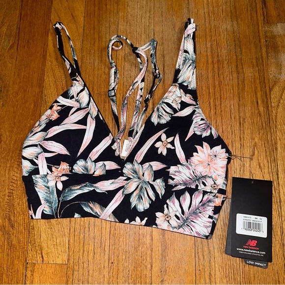 NWT XS (8) New Balance Evolve Sports Bra Strappy Plunge WB91474 Non Wired Padded - Picture 4 of 6